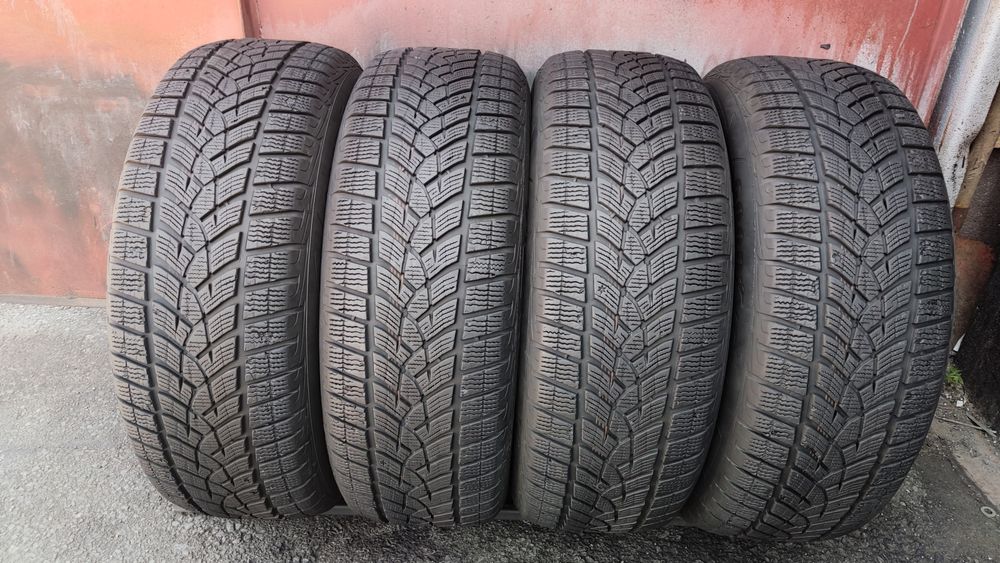 4бр. зимни гуми 235/60/18 GoodYear Ultra Grip Performance 
dot23