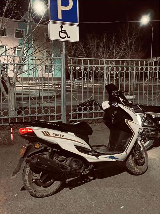 Скутер Bennali 200