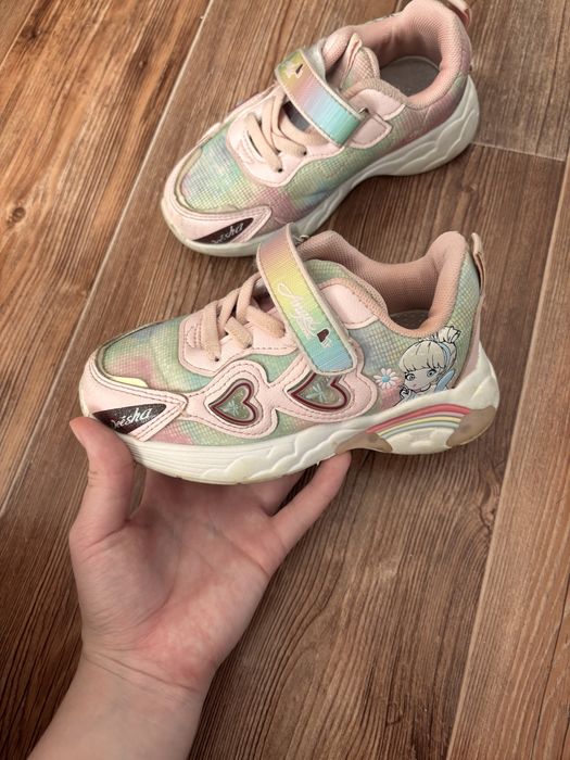 Детские кроссовки