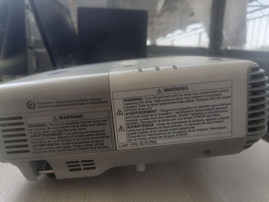 Proektor sotiladi 250$ EPSON