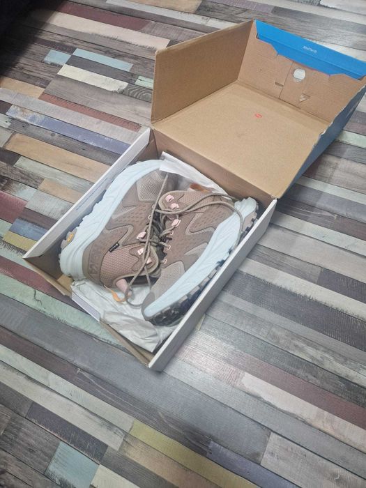 Ghete noi  Hoka 42