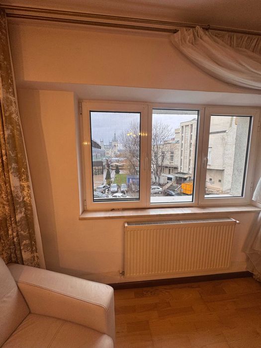 Se inchiriaza apartament 4 camere centru civic ultracentral bloc Regina Maria - Palas