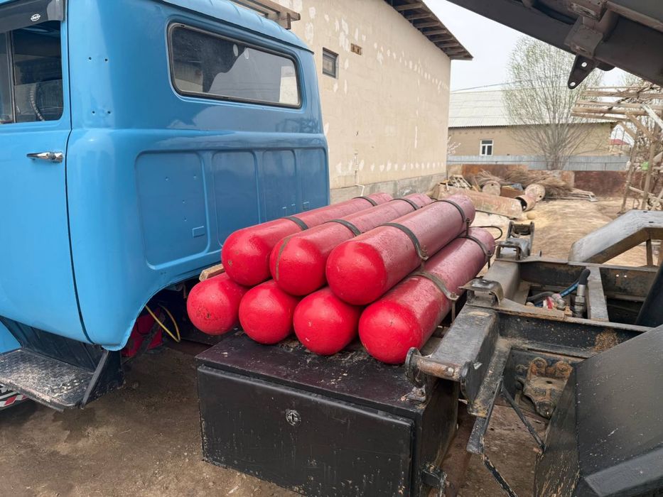 Продает сельский зил 130