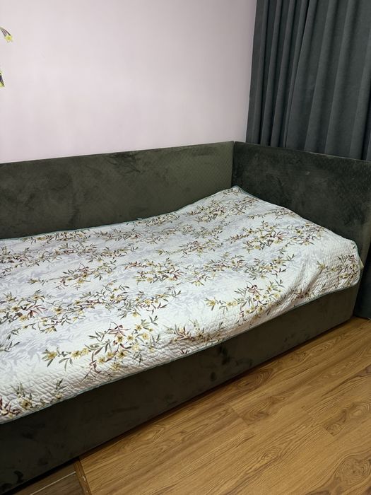 Продам кровать, стол и шкаф