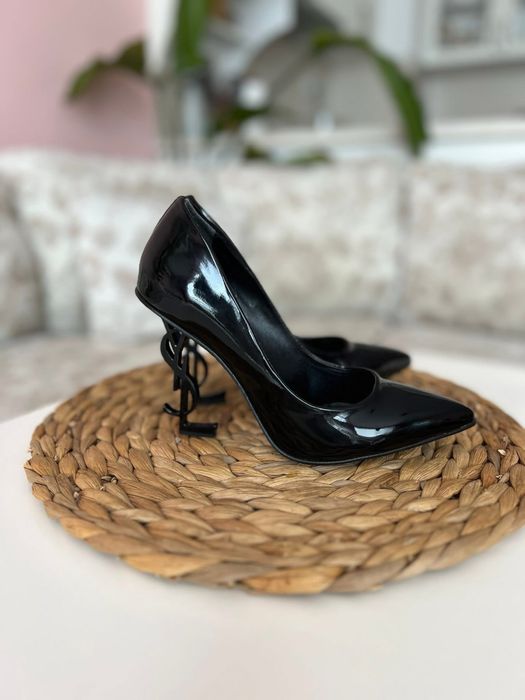 Обувки с ток различни модели