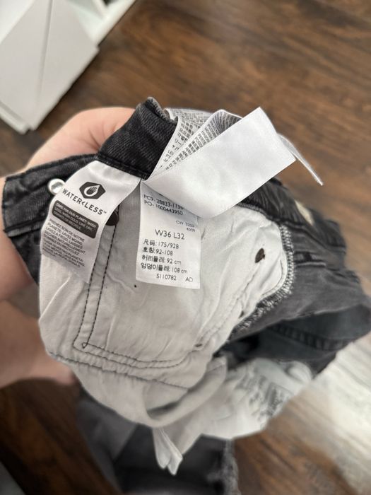 blugi levis in conditie excelenta