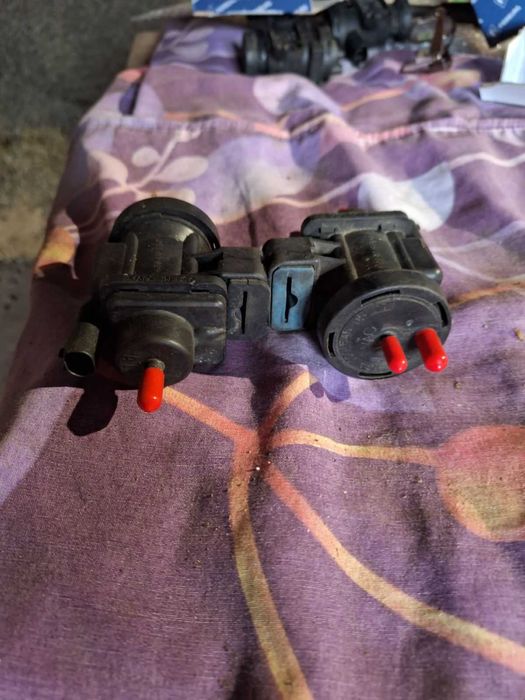 Електровакумни клапани за Мерцедес C220 cdi 2бр.