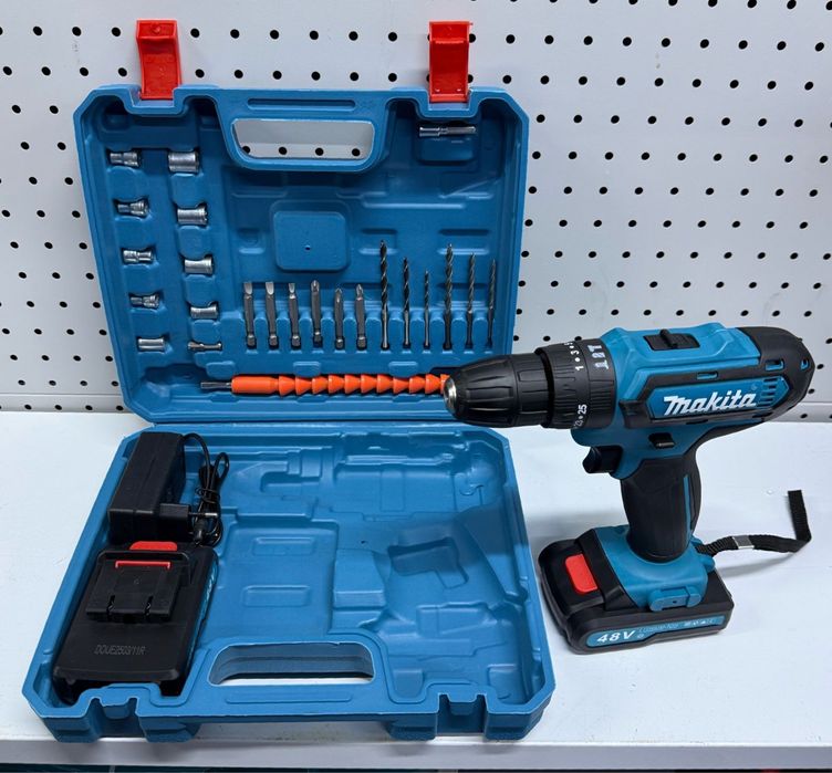 Шуруповерт макита с набором