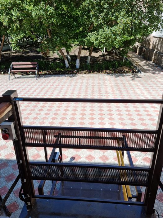 Вертикальные подъемники для инвалидов (пандус)