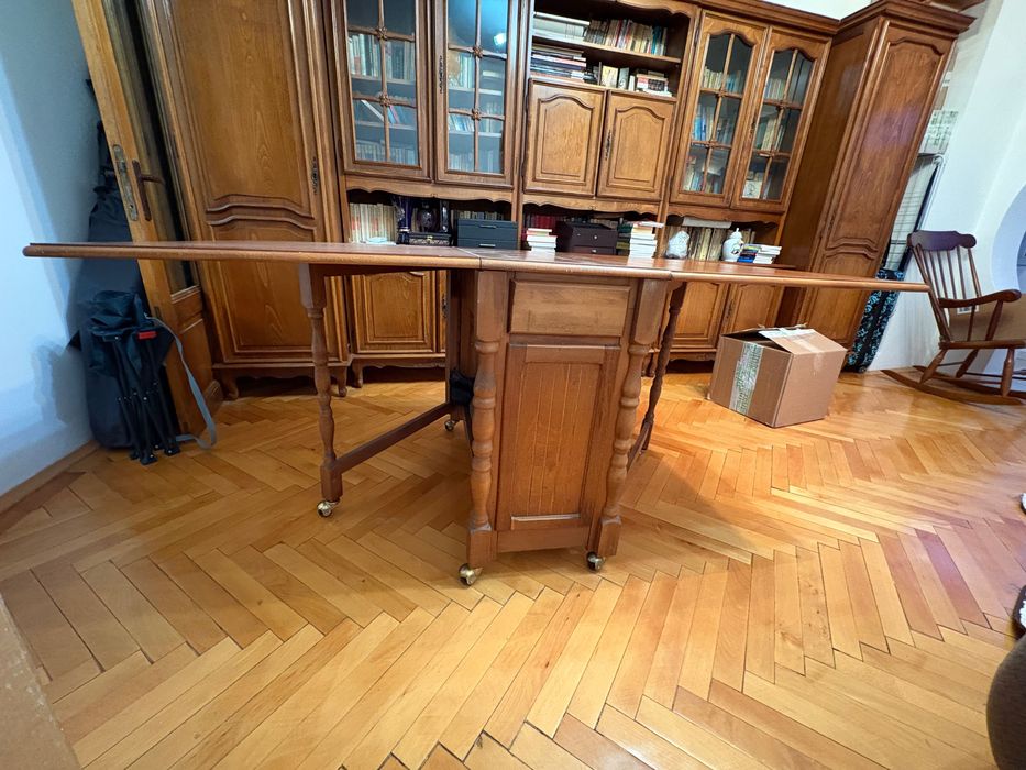 Masa extensibila din lemn masiv 8-10 persoane