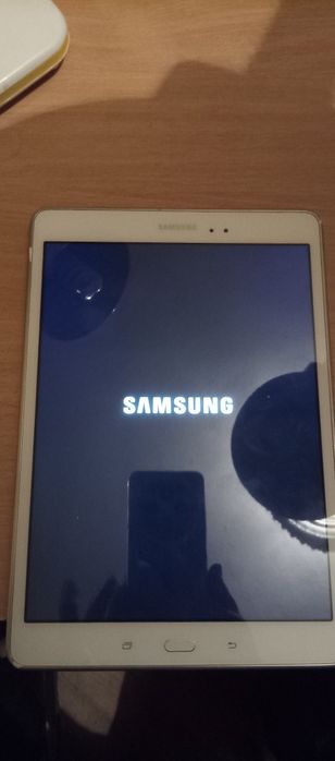Vând tableta Samsung Galaxy Tab A  model  sm-T555