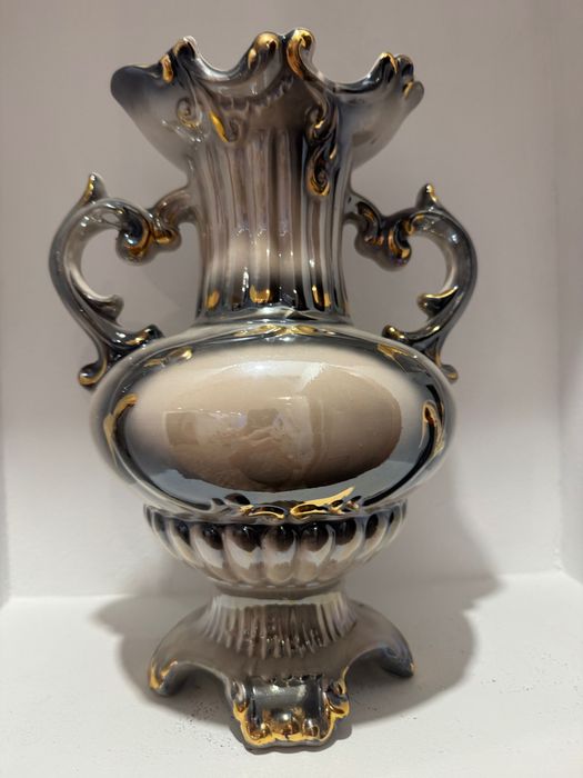 Vază de ceramică