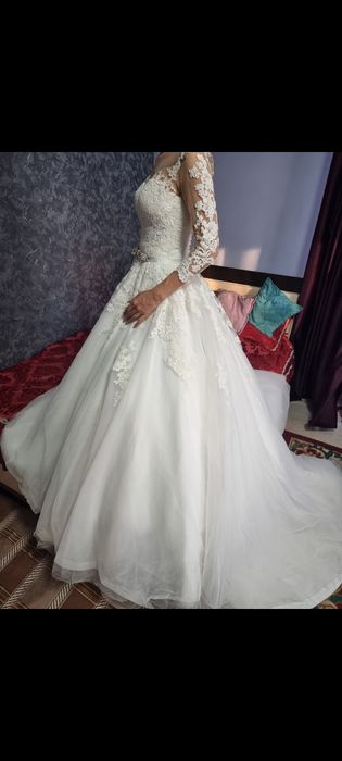 Шикарное свадебное платье.