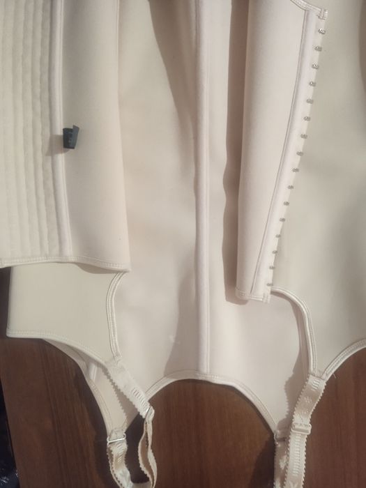 Утягивающии корсет