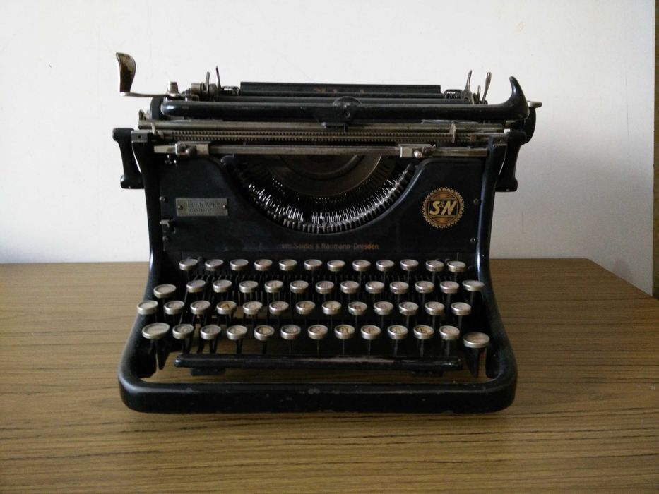 Стара пишеща машина