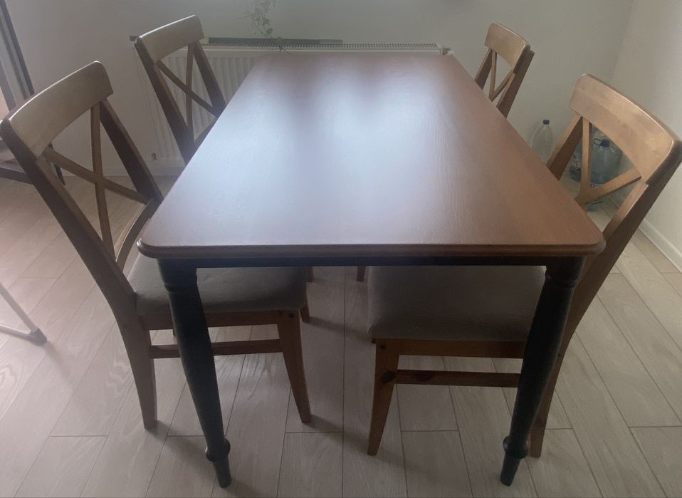 Masa si scaune de bucatarie