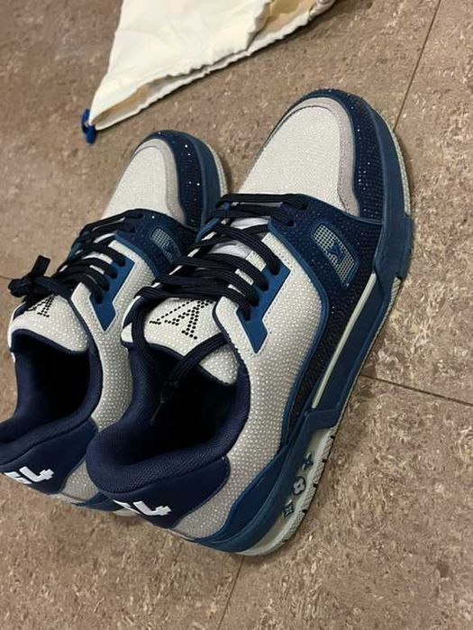 LV Trainer Blue Crystals