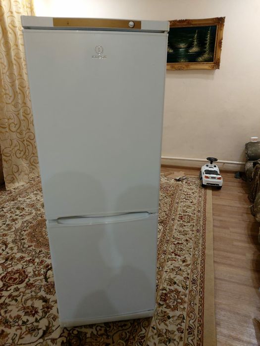 Холодильник Indesit. Рабочий