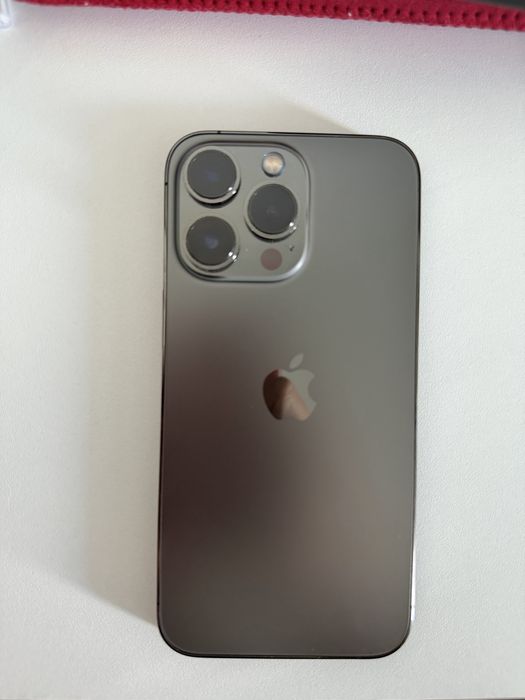 Срочно продам айфон 13 про