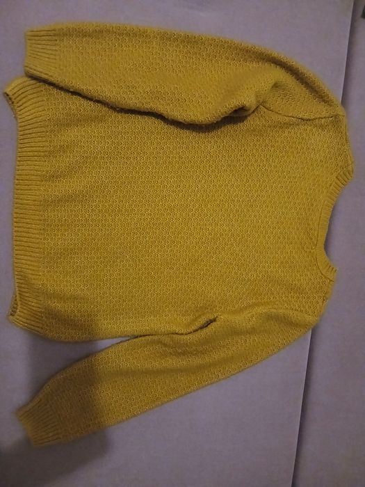 Продается свитер на фото