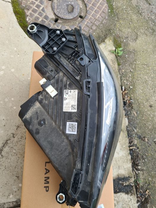 Far stanga mercedes e  2021