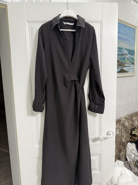 Платье от Zara тёмно-серого цвета