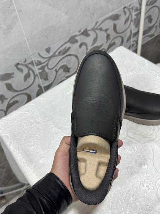 Срочно продается новый оригинальный Skechers