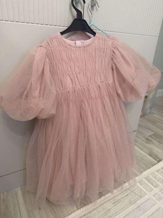 Продам детские платья (4–6 лет)