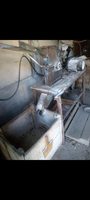 Moara cu ciocane în stare perfecta de funcționare
