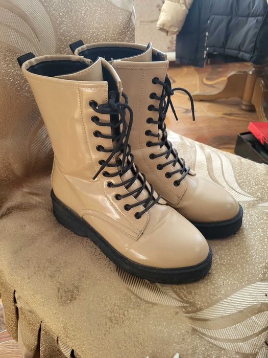 Бежевые ботинки зимние