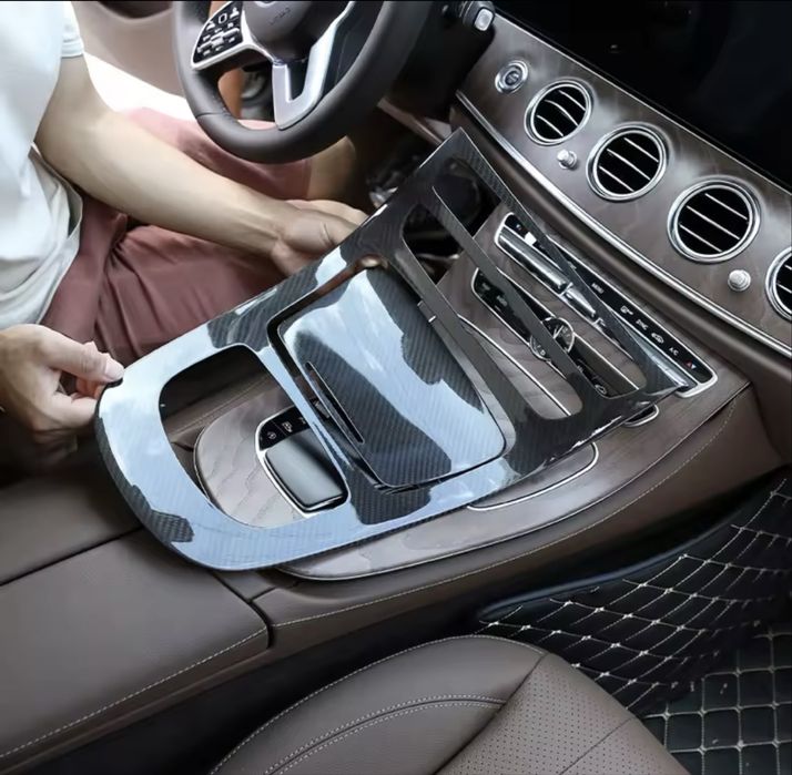 Mercedes W213 Карбонов капак за централна конзола