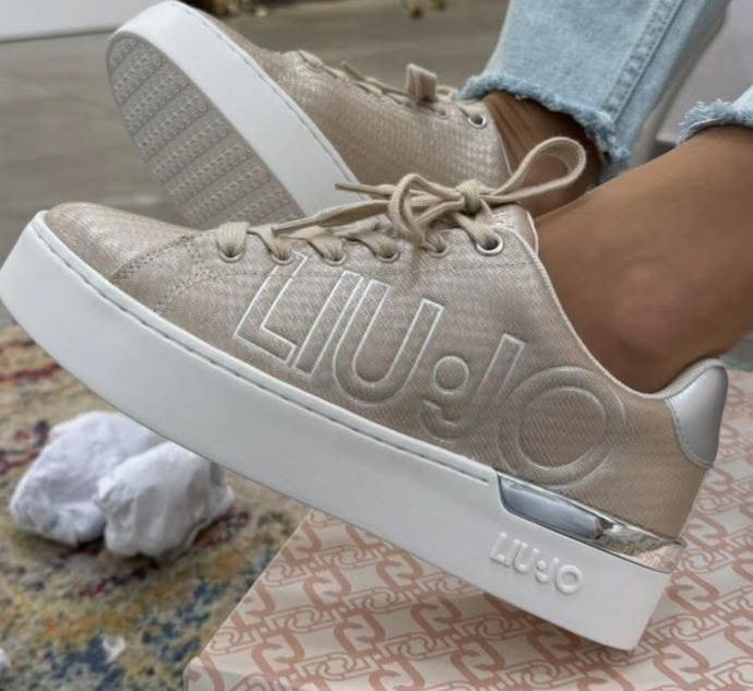 Нови сникърси liu jo