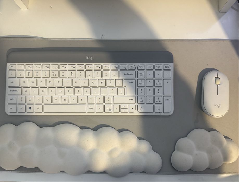 Logitech mk470 безжична клавиатура и мишка