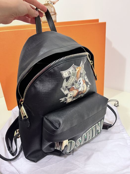 Ghiozdan Moschino nou de la 4000 RON la 1600 RON