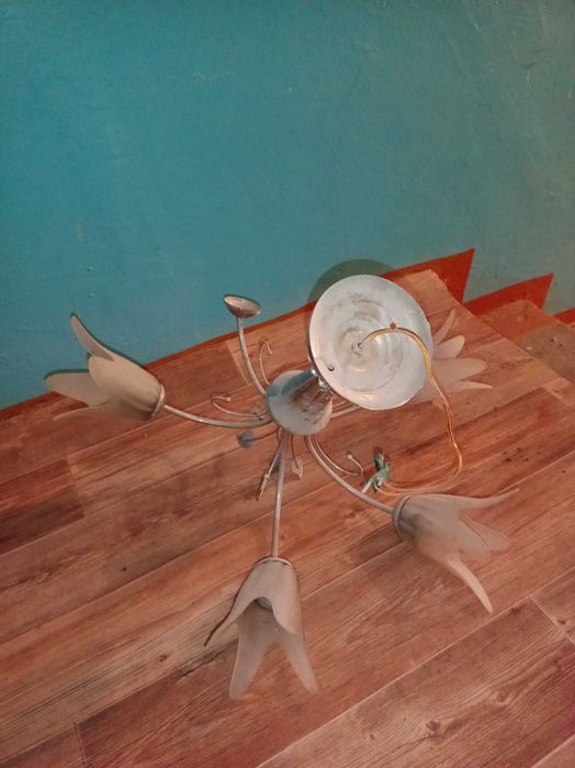 Продам люстры в хорошем состоянии