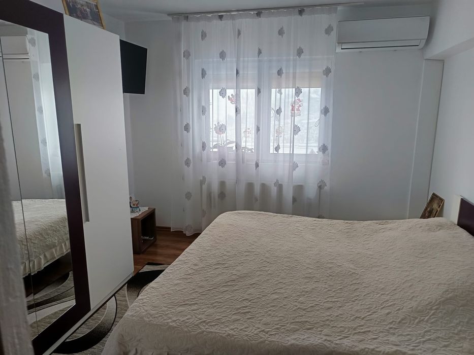 Apartament cu 4 camere de vanzare