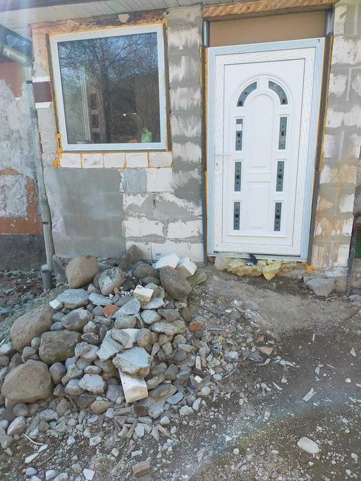 Teren 20 de ari/2000mp cu 2 case bătrânești de vanzare