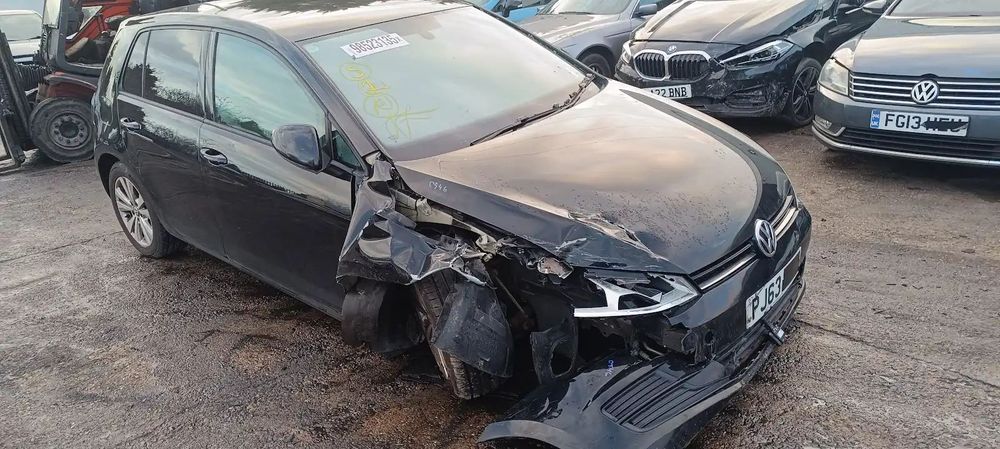 Dezmembrari / Dezmembrez VW Golf 7 (5G) 1.6 TDI CLHA cutie viteze manuala cod culoare L041