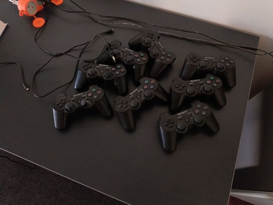 Playstation 3 bor 4 kamplekt sotiladi