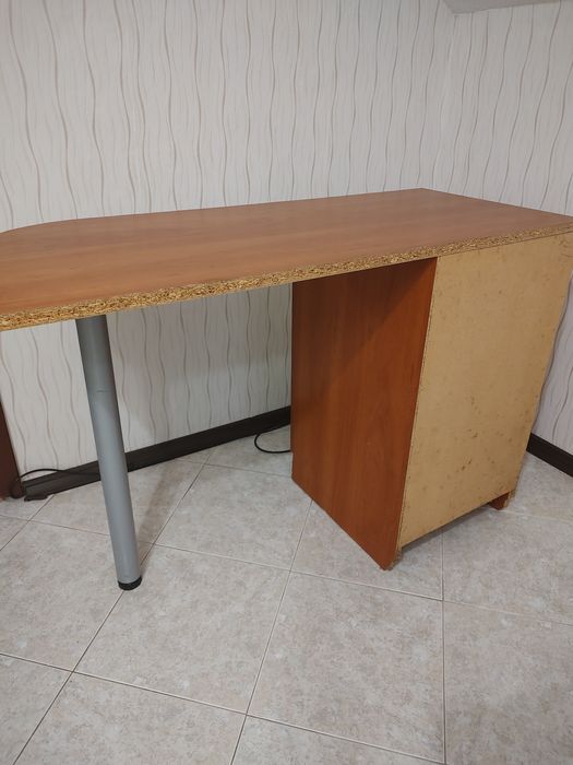 Бюро с чекмеджета