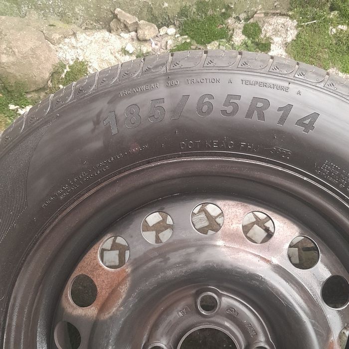 Шины 2 штуки  185 65R14