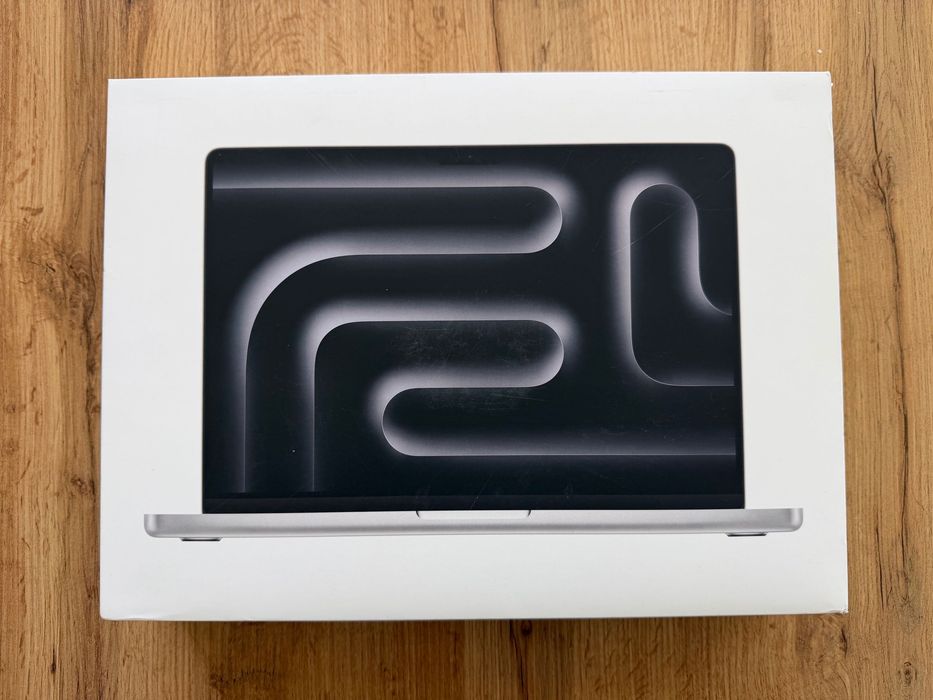 ЧИСТО НОВ MacBook Pro 14" M5 10-CPU, 10-GPU, 32GB RAM, 1TB SSD