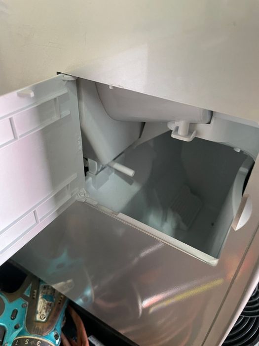 Aparat de făcut cuburi de gheata kesser