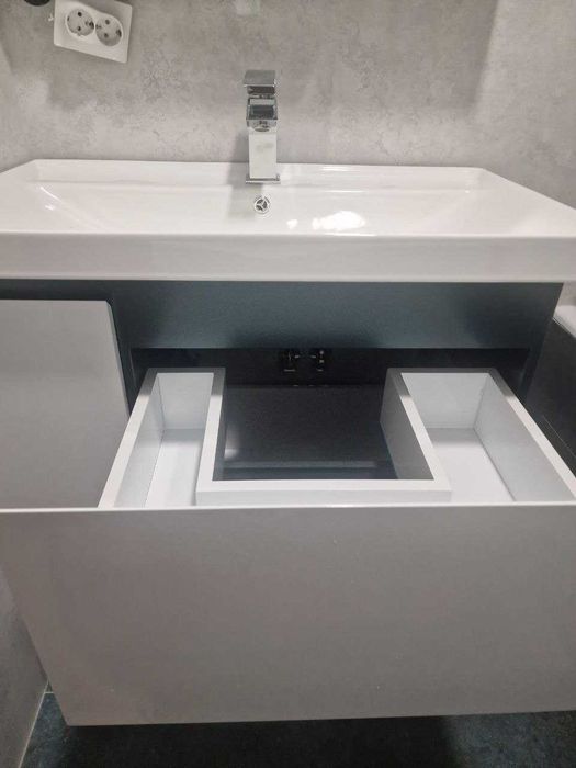 Шкафчик в ванную комнату с мойкой