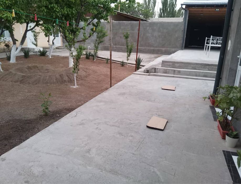 Uchastka sotiladi. Sarka mahalla orentir: g’ishtko’prik
