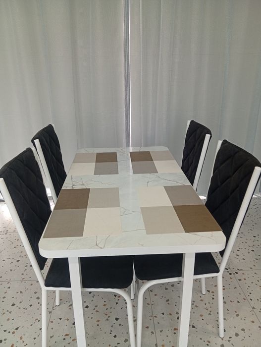 Продается стол, стулья