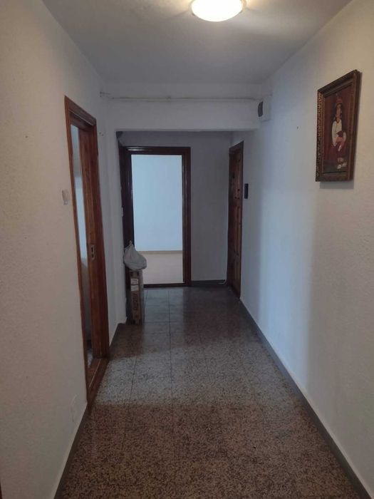 Inchiriez apartament (langa politie Longinescu)