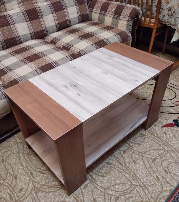 Журнальный столик новый.