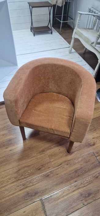 Кресло мягкое, рыжее