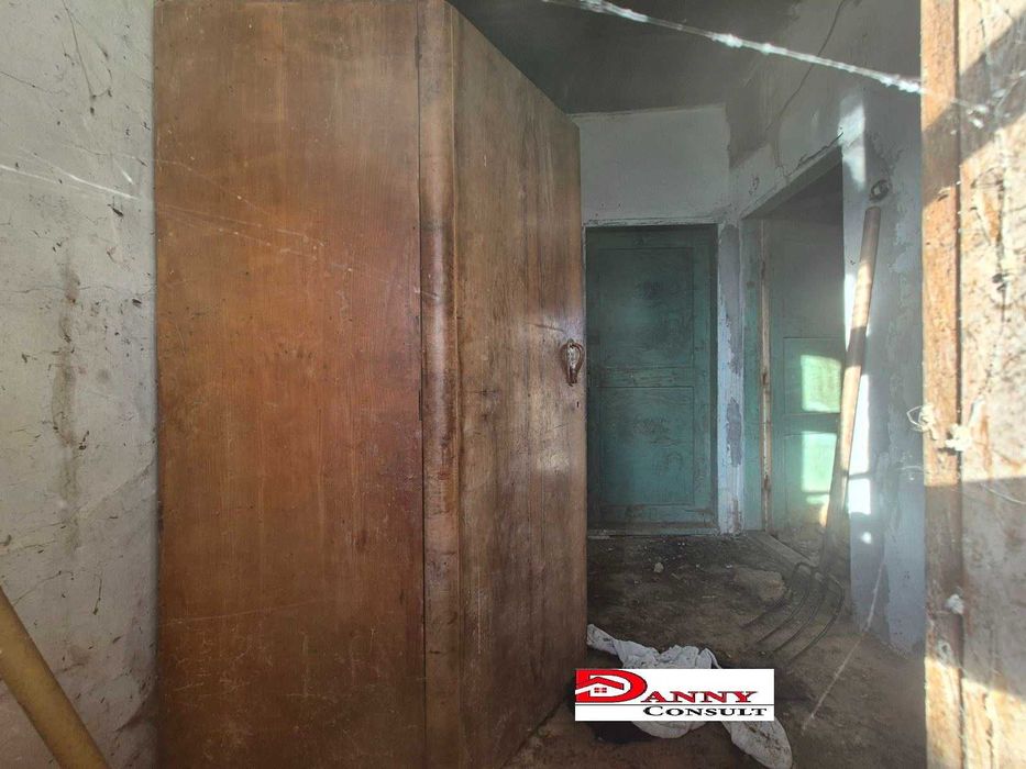 Стара къща с двор в Еленския балкан